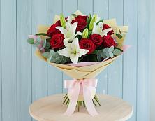 Букет цветов из:  Лилии и Розы в Забайкальске