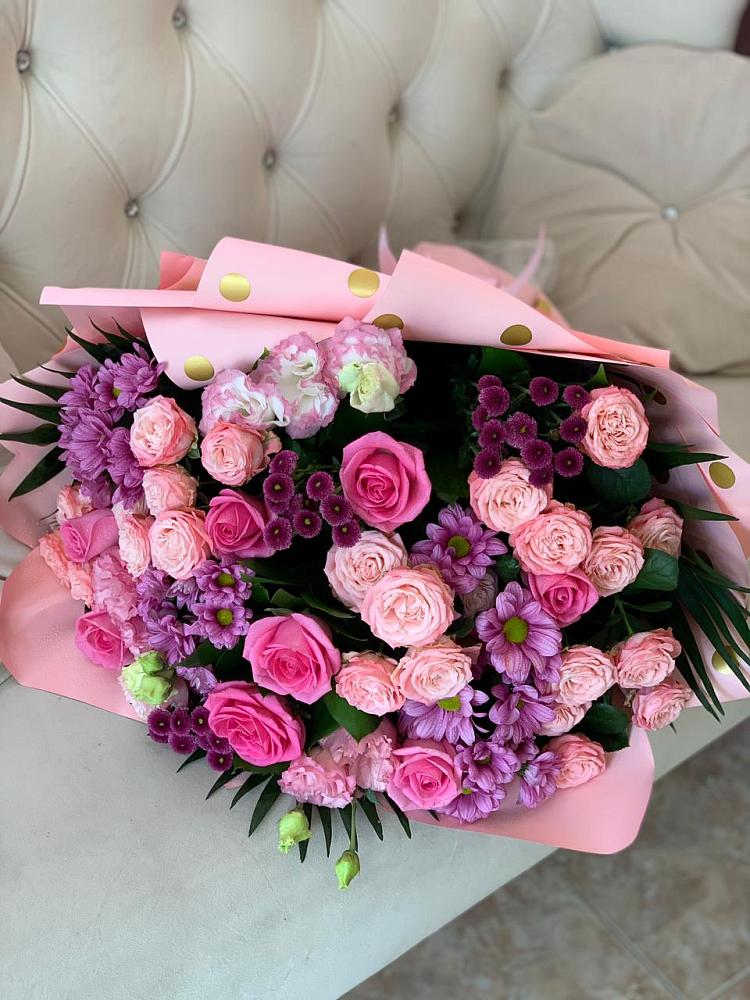 Букет цветов из: Хризантемы, Розы и Лизиантусы в Забайкальске