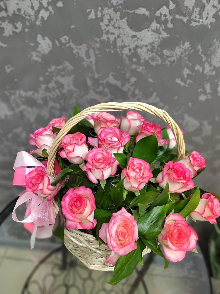 Цветочная композиция из Розы в корзине в Забайкальске