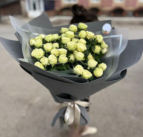 Букет Белые кустовые розы Солинеро в Забайкальске