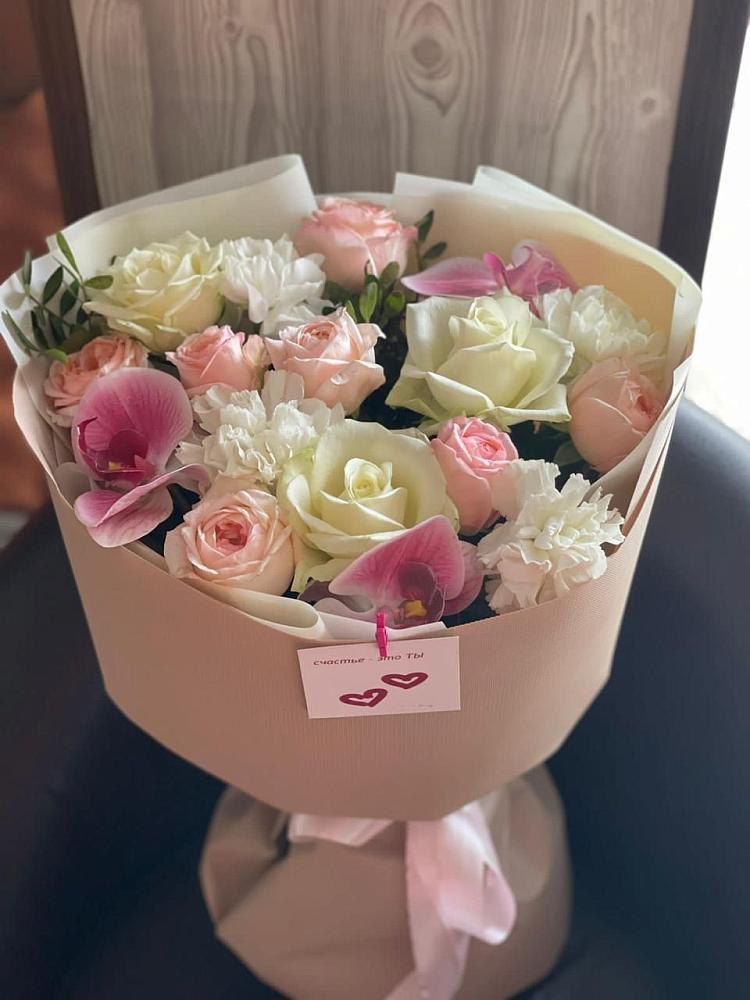 Букет цветов из: Орхидеи, Розы и Гвоздики в Забайкальске