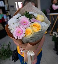 Букет цветов из:  Герберы, Розы и Хризантемы в Забайкальске