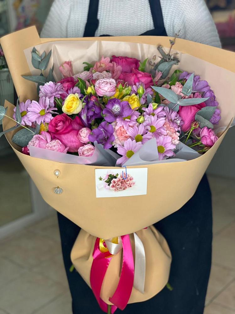 Букет цветов из: Хризантемы, Гвоздики и Альстромерии в Забайкальске