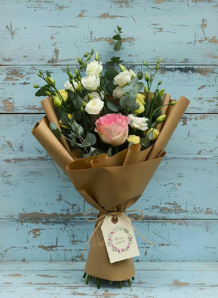 Букет цветов из: Розы и Лизиантусы в Забайкальске