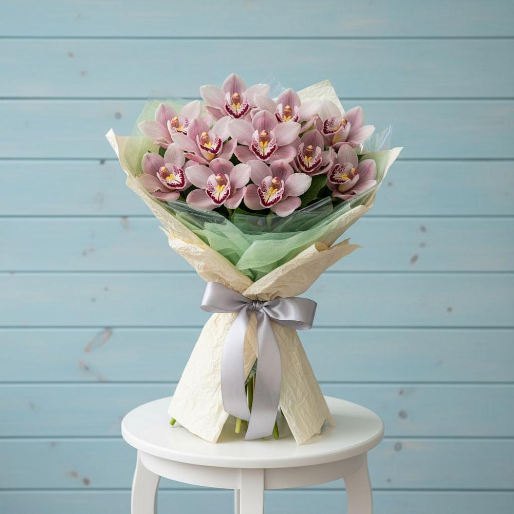 Букет цветов из: Орхидеи и Розы в Забайкальске