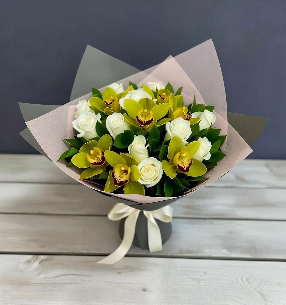 Букет цветов из: Орхидеи и Розы в Забайкальске