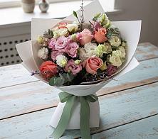 Букет цветов из:  Розы, Лизиантусы и Гвоздики в Забайкальске