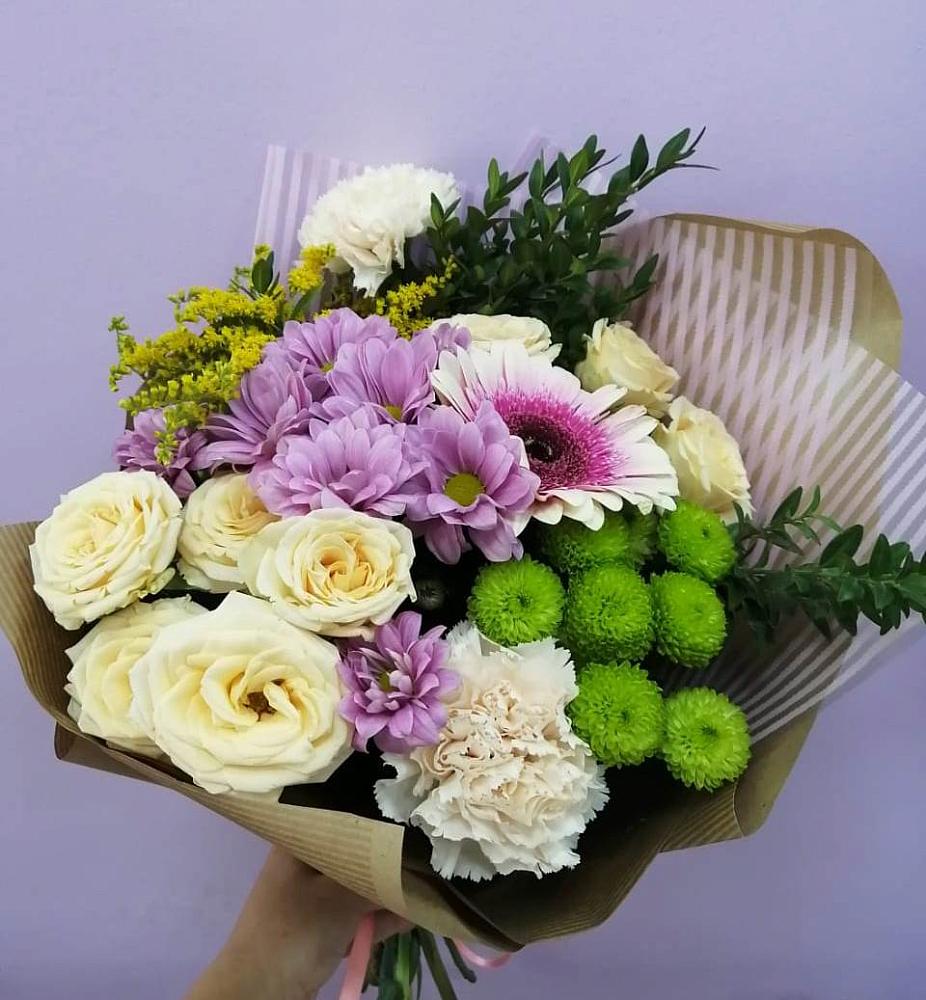 Букет цветов из: Хризантемы, Розы, Гвоздики и Герберы в Забайкальске