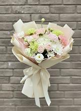 Букет цветов из:  Гвоздики, Розы, Лизиантусы и Хризантемы в Забайкальске