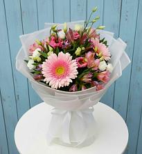 Букет цветов из:  Герберы, Альстромерии и Лизиантусы в Забайкальске