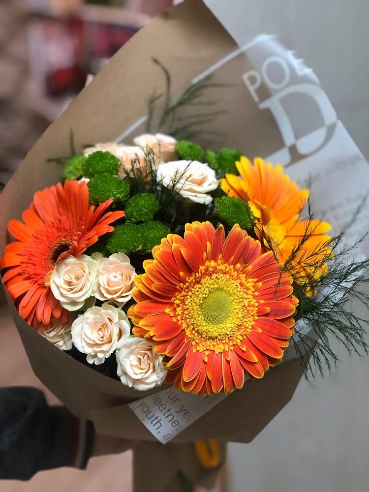 Букет цветов из: Герберы, Хризантемы и Розы в Забайкальске