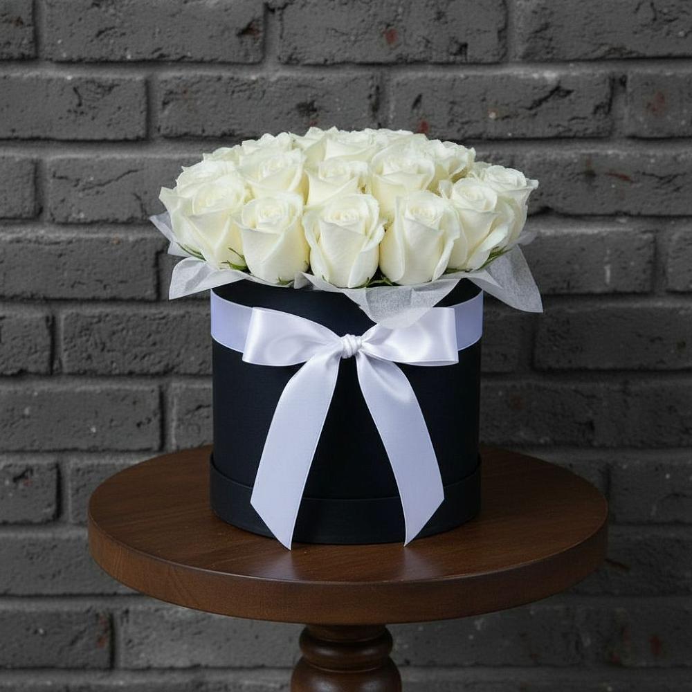 Цветочная композиция из Розы в шляпной коробке в Забайкальске