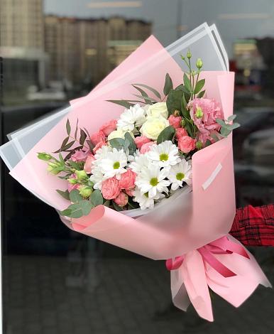 Букет цветов из: Розы, Лизиантусы и Хризантемы в Забайкальске