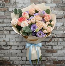 Букет цветов из:  Розы, Лизиантусы и Гвоздики в Забайкальске