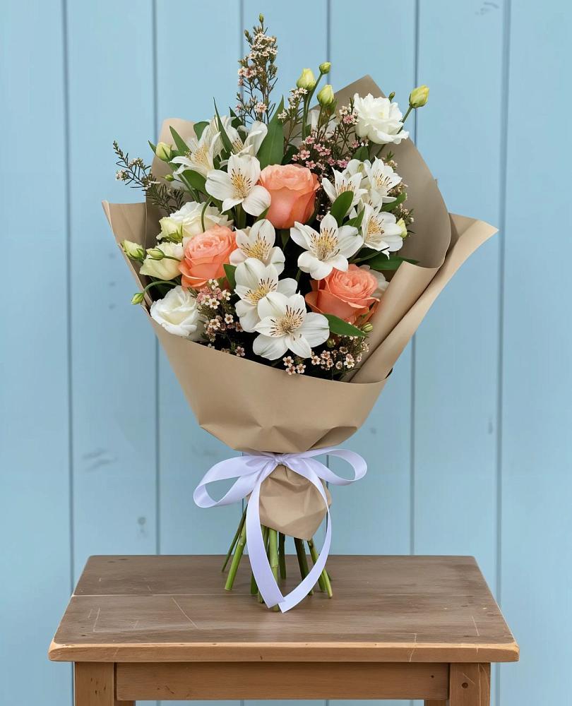 Букет цветов из: Альстромерии, Лизиантусы, Розы и Хризантемы в Забайкальске