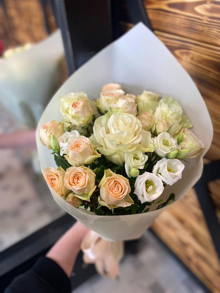 Букет цветов из: Розы и Лизиантусы в Забайкальске