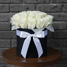 Цветочная композиция из Розы в шляпной коробке в Забайкальске